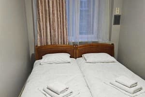 Біля Замку 6