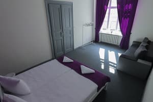 Хостел Family Hostel Lviv. Стандарт двухместный Violet 1