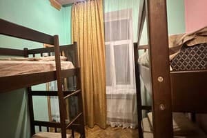 Хостел Леосфера. Місце у загальному 6-місному номері перший поверх 1