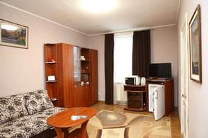 Мини-отель Львовский. Люкс двухместный + 2  с душем (двухкомнатный) 1