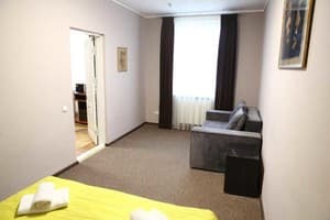 Мини-отель Львовский. Люкс двухместный + 2  с душем (двухкомнатный) 5