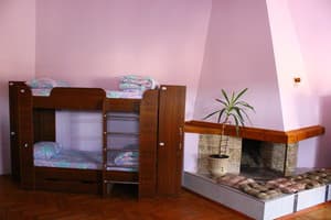 Хостел New York Hostel. Место в общем 14-местном номере  1