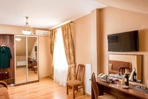 Отель Писанка СПА&Hotel. Полулюкс 4-местный  6