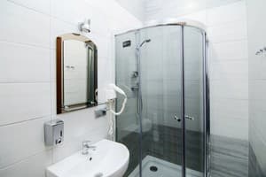 Premium Hostel 8
